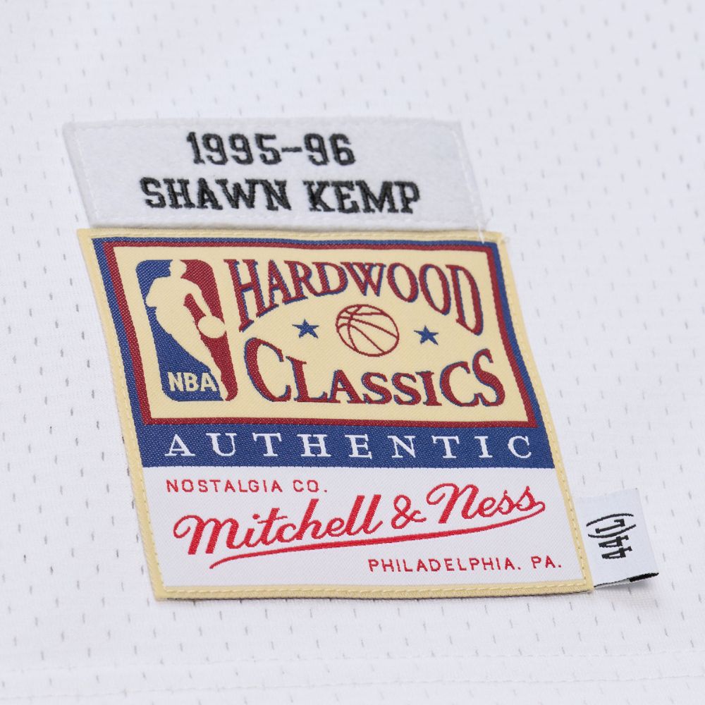 Shawn Kemp Seattle SuperSonics 1995-96 White Authentic Jersey - Mitchell & Ness